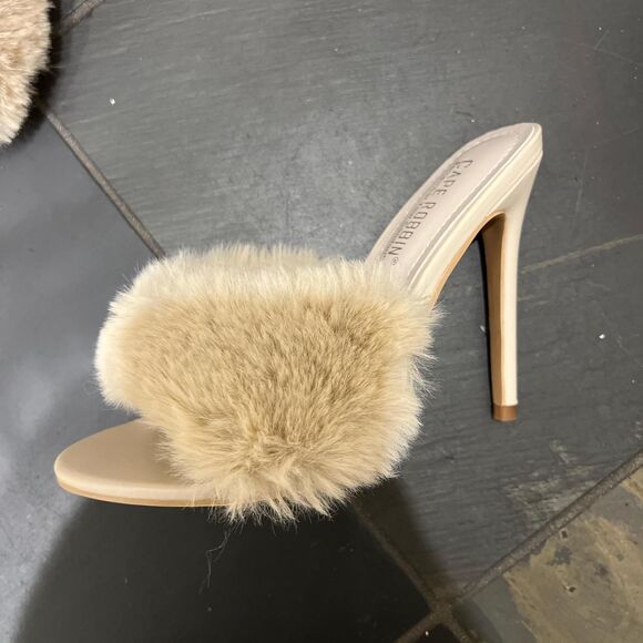 Cape Robbin cream faux fur heel slippers - Picture 2 of 3
